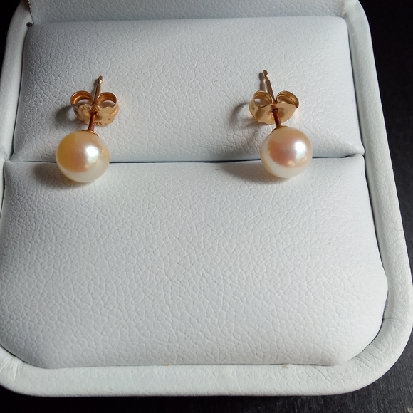 10 Carat Yellow Gold Pearl Earrings - Picture 2 of 2